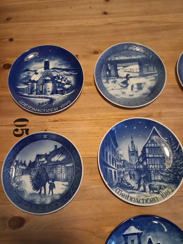 Lotto 7 piatti decorativi Natale anni '80