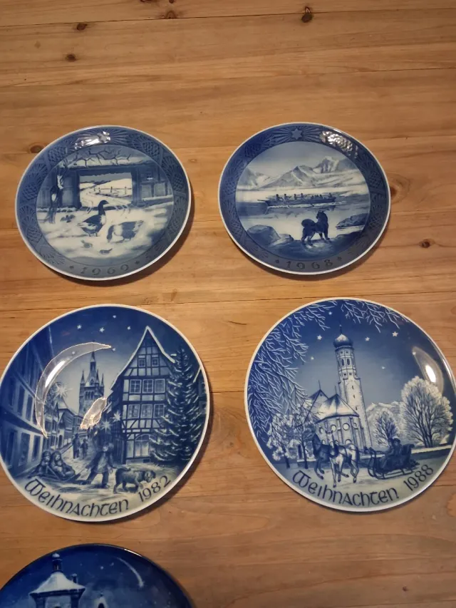 Lotto 7 piatti decorativi Natale anni '80