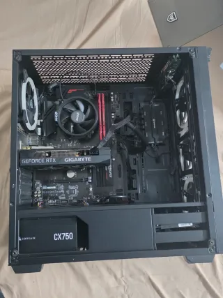 Torre PC Gaming Gigabyte Negra