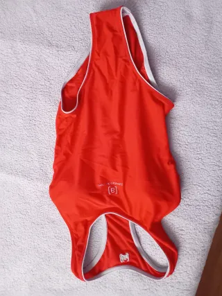 Bañador deportivo rojo
