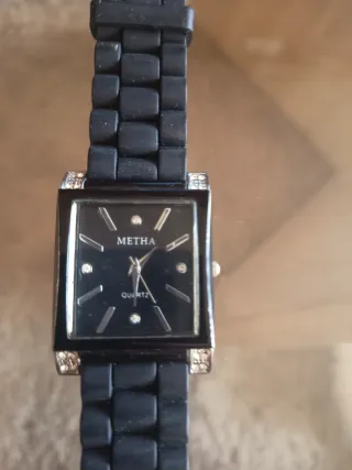 Reloj METHA negro con detalles brillantes