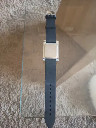 Reloj METHA negro con detalles brillantes