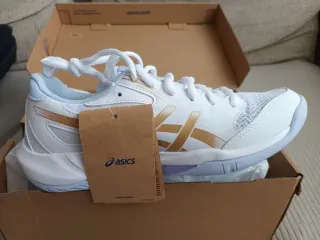 Zapatillas Asics blancas y doradas nuevas