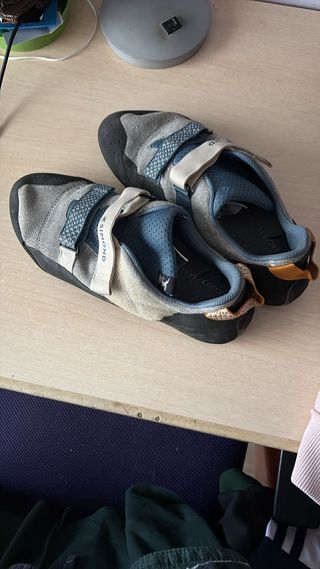 Pies de gato Simond grises