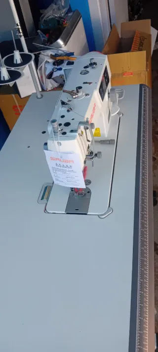 Máquina de coser industrial Siruba nueva
