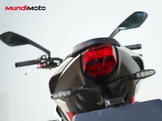 TRIUMPH STREET TRIPLE 765 R