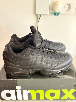 Nike Air Max 95 Negras Talla 42
