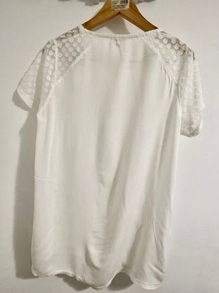 Blusa blanca suave con lentejuelas,perfecto estado