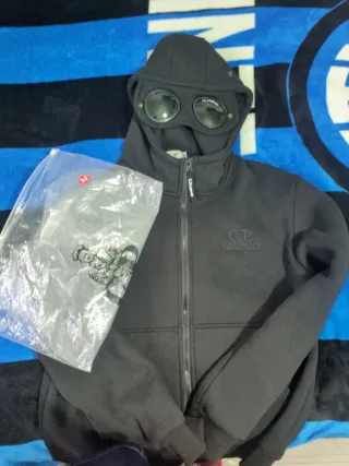 Felpa CP Company nera con cappuccio e zip