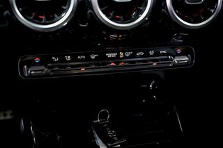 Mercedes CLA MERCEDES-BENZ   MercedesAMG 35 4MATIC Shooting Bra