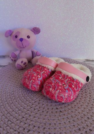 Zuecos niña rosas y blancos