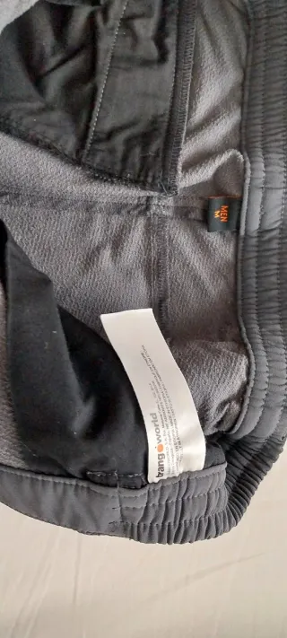 Pantalón Trekking Gris y Rojo