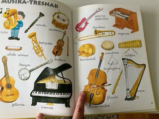 Mila hitz irakurtzeko eta mila irudi begiratzeko