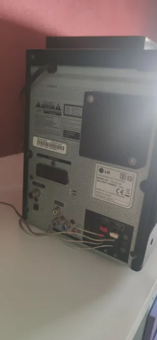 Minicadena LG Negra/Plateada con Mando,no  envio