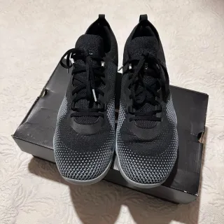 Zapatillas Under Armour Negras y Grises