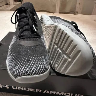 Zapatillas Under Armour Negras y Grises