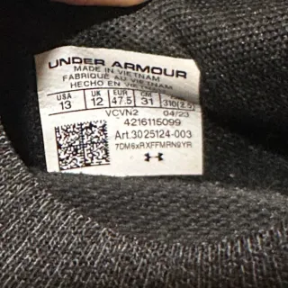 Zapatillas Under Armour Negras y Grises