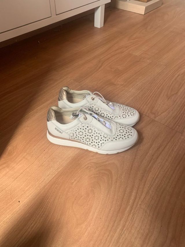 Tenis Pikolinos Mujer Blanco y Dorado