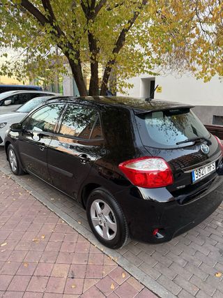 Toyota Auris 2011