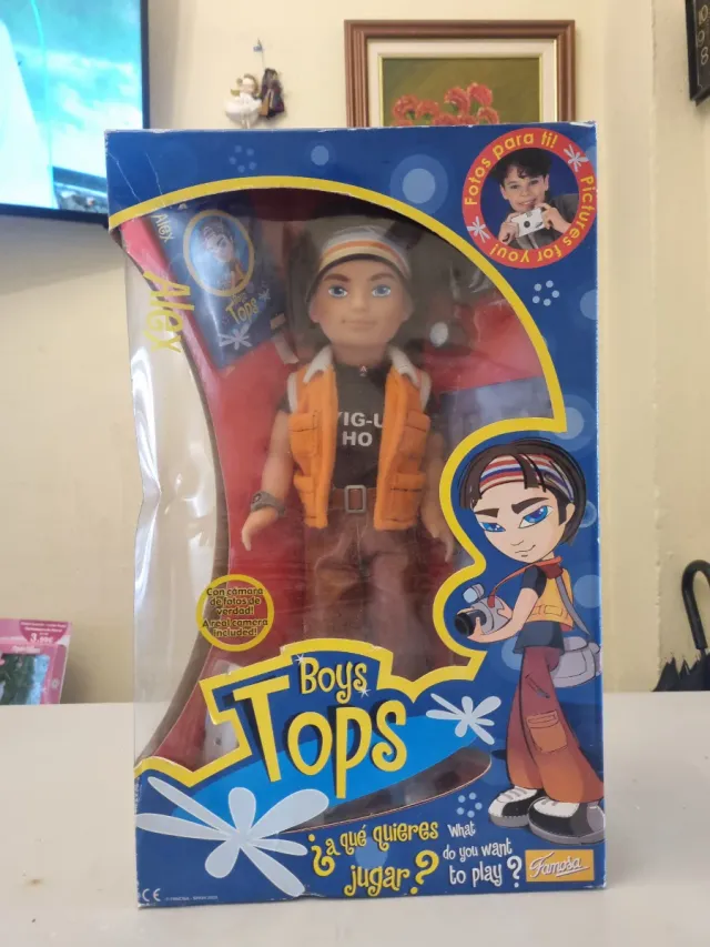 Muñeco Alex Boys Tops Famosa con cámara