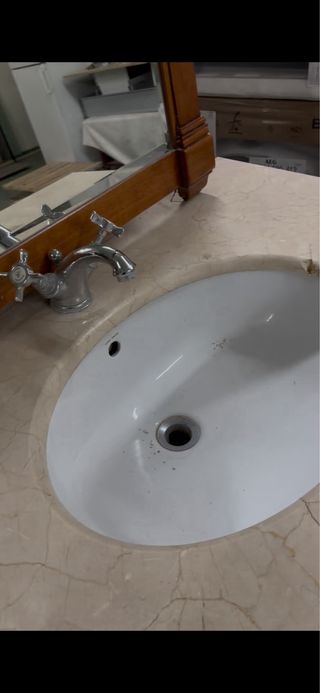 Mueble de baño madera roble con lavabo mármol