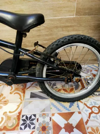 Bicicleta infantil azul 16pulgadas  Con ruedines