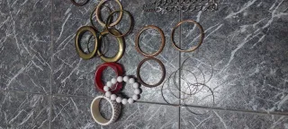 Colgantes y pulsera varios