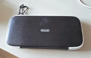 Nintendo Switch OLED con complementos