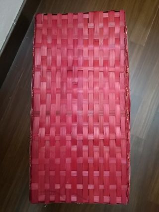 Cesto rosso natalizio in bambù