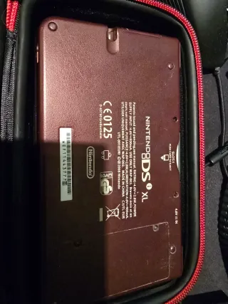 Nintendo DSi XL Roja