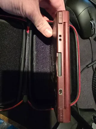 Nintendo DSi XL Roja