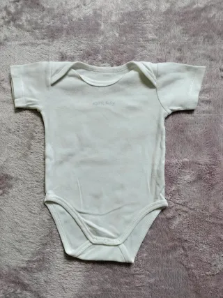 Lote 4 pijamas bebé 6 meses + 1 body