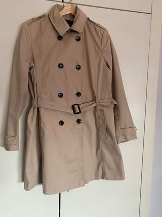 Gabardina beige con cinturón