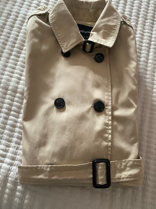 Gabardina beige con cinturón