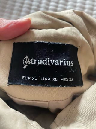 Gabardina beige con cinturón