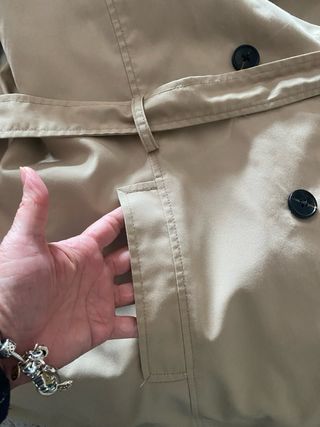 Gabardina beige con cinturón