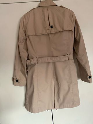 Gabardina beige con cinturón