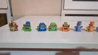 Superthings Dorados mas muñecos y especiales