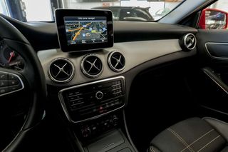 Mercedes GLA MERCEDES-BENZ  GLA 200 d Urban