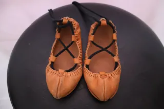 Alpargatas de cuero con cordones