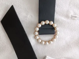 Vestido lana beige con cinturón negro