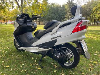 Suzuki Burgman 400 - 2003 // 50.400 km