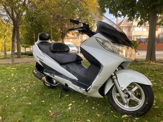 Suzuki Burgman 400 - 2003 // 50.400 km