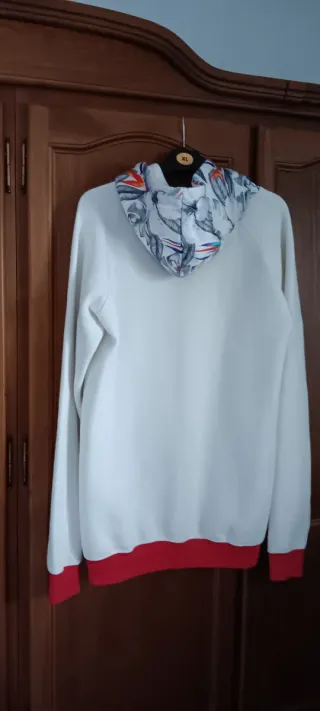 Sudadera Blanca con Estampado Happiness