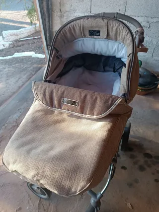 Trona Chicco, carrito Bebecar y mini cuna playxtre