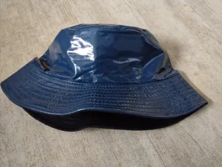 Gorro impermeable azul brillante