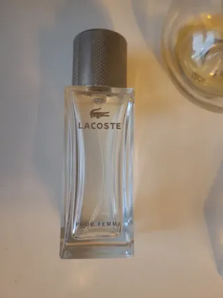 Varie  bottiglie di profumo vuote