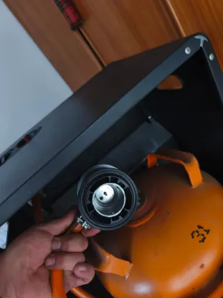 Estufa de gas Mercalor negra