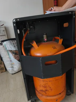 Estufa de gas Mercalor negra