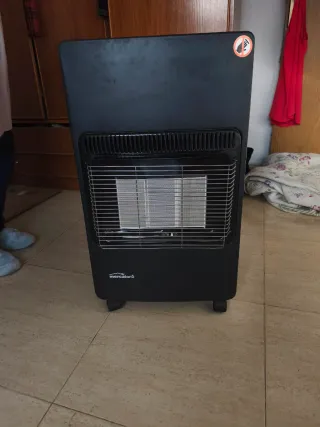 Estufa de gas Mercalor negra